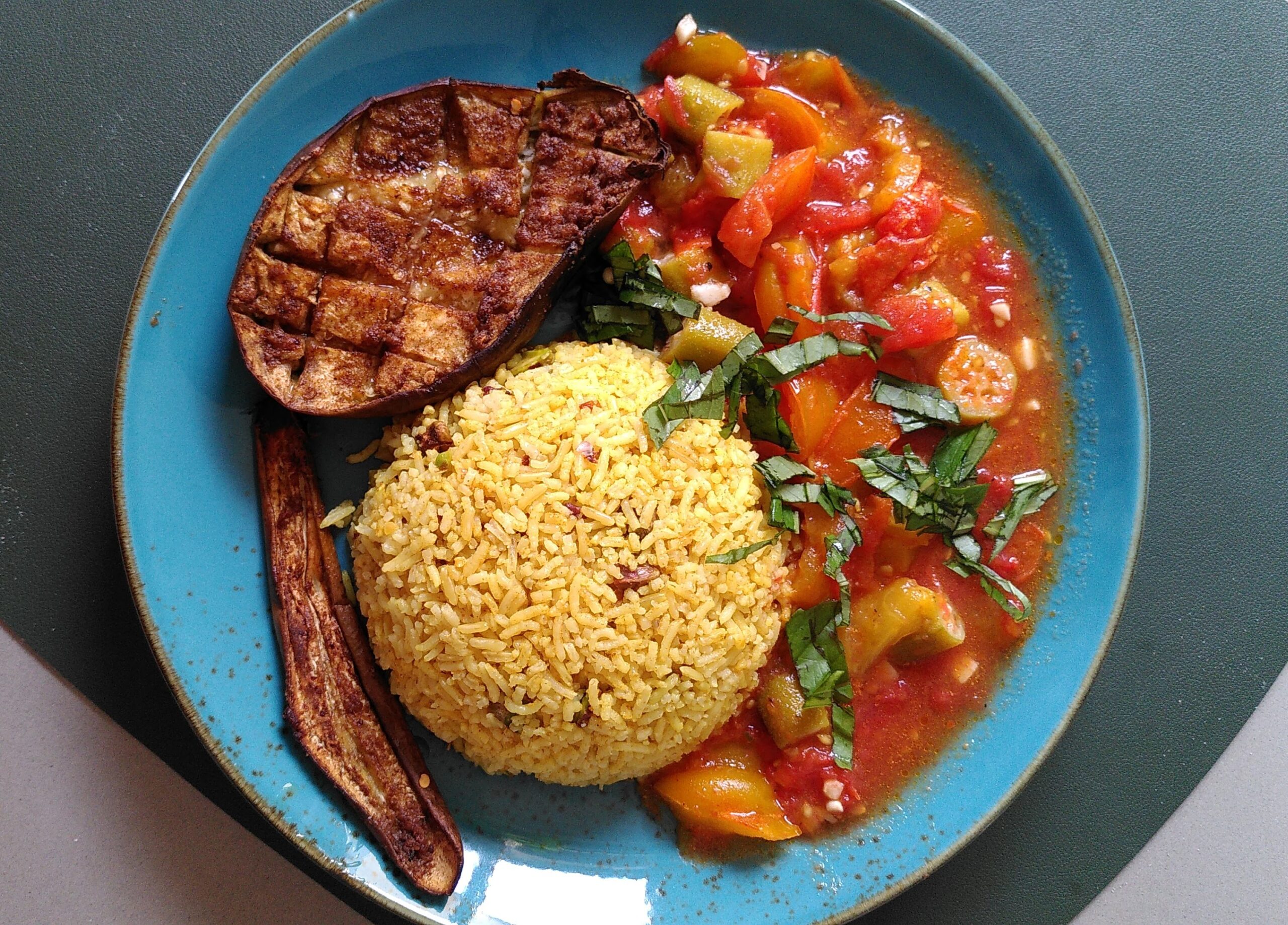 Rezept für orientalisch zubereitete Auberginen mit einem leckeren Nussreis